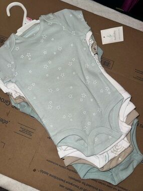 Lullaby Lane set of 5 onesies, nwt